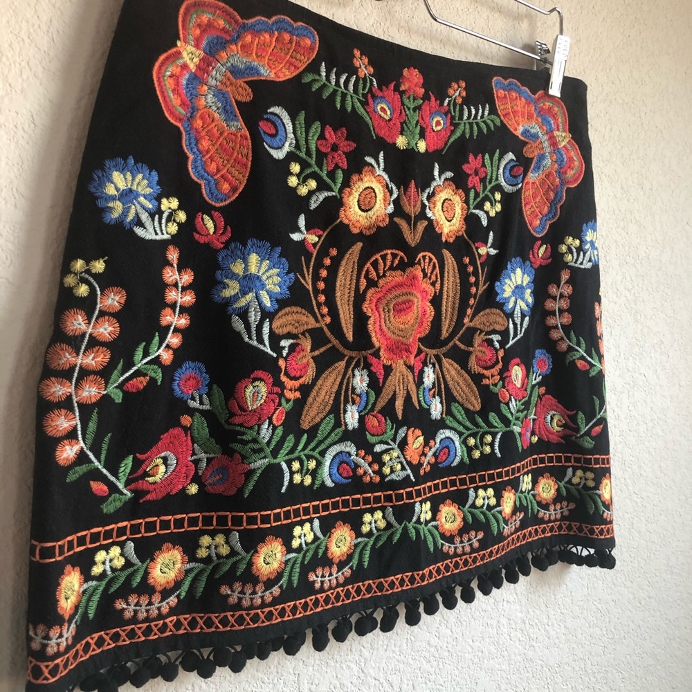 Sold Umgee Boutique embroidery skirt Size Large - Picture 3 of 12